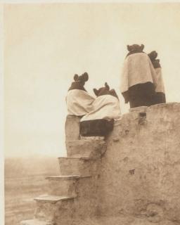 Edward S. Curtis - Watching the Dancers, 1906