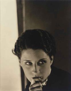 Edward Steichen - Norma Shearer, looking good, Jan. 1927