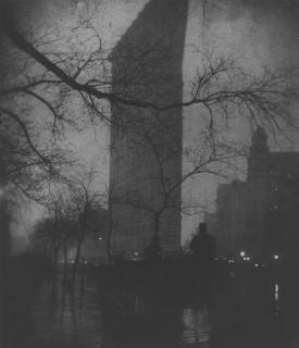Edward Steichen - The Flatiron Building - Evening, New York (1905)