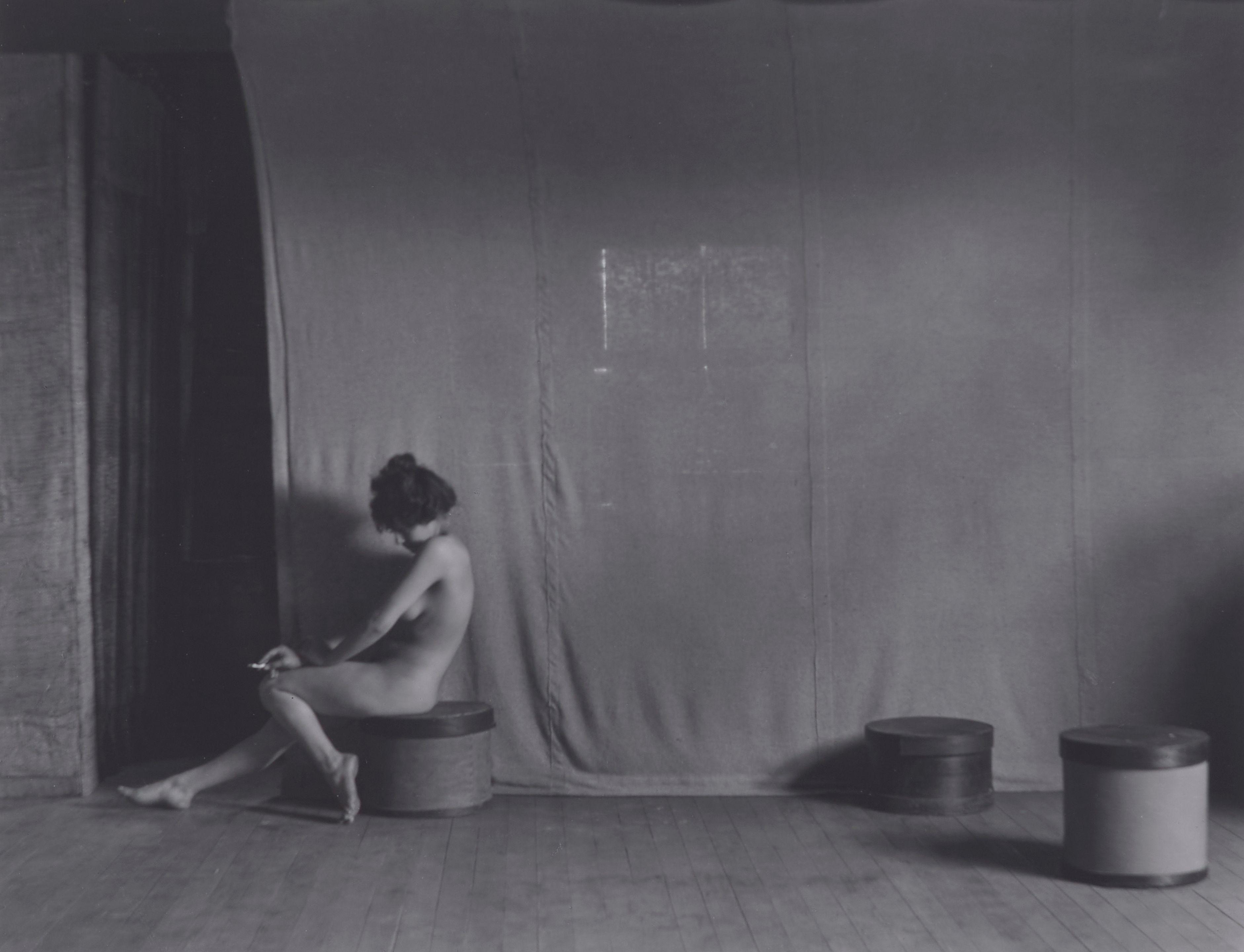 Edward Weston - Tina Modotti, Nude, Seated on a Stool
