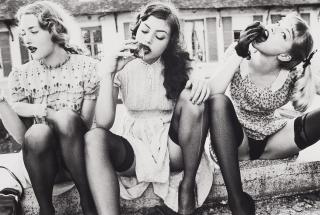 Ellen von Unwerth - Peaches, Rouilly le Bas (aus der Serie: Fräulein)