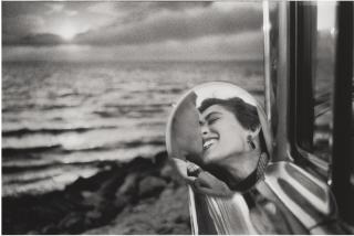 Elliott Erwitt - California Kiss\', 1955