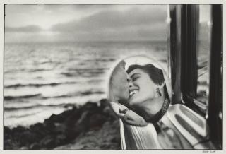 Elliott Erwitt - California Kiss