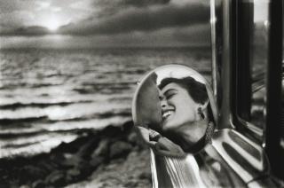 Elliott Erwitt - California Kiss\'