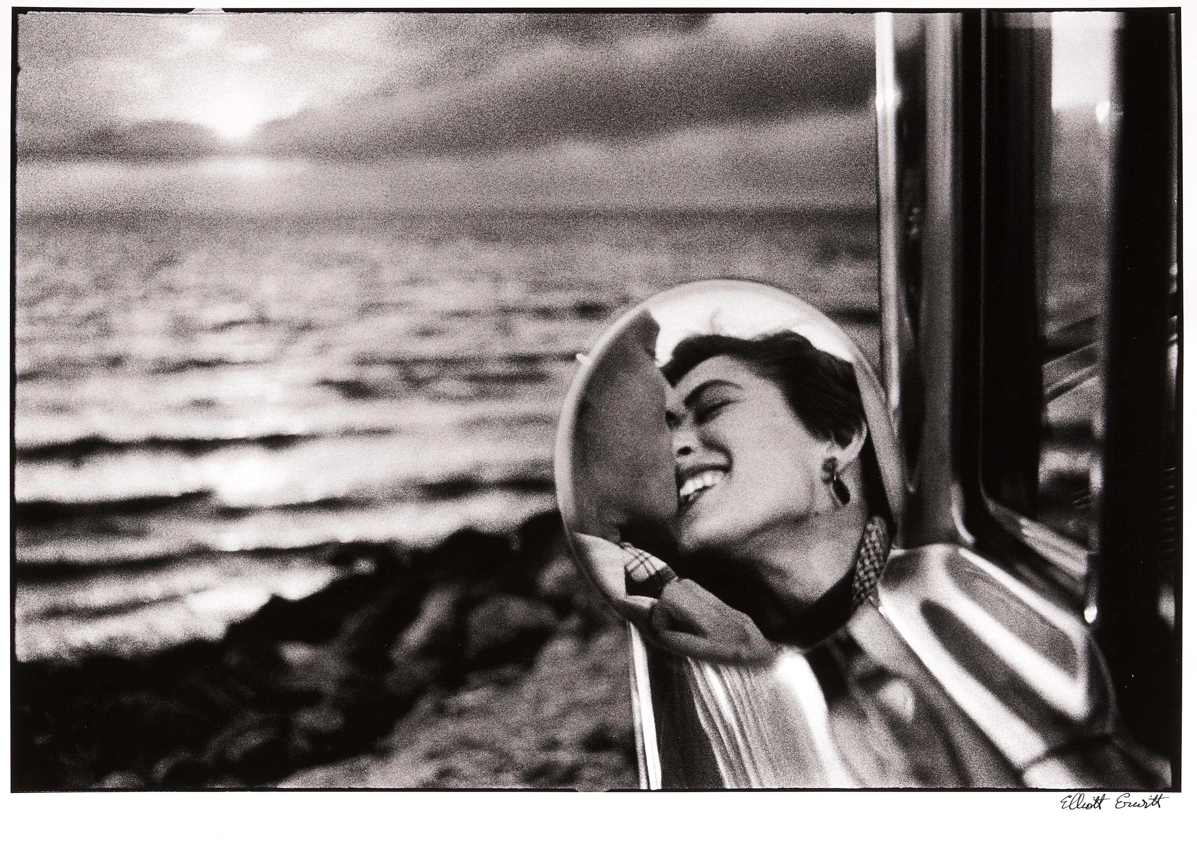 Elliott Erwitt - California (Kiss)