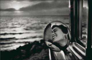 Elliott Erwitt - California Kiss