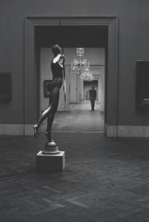 Elliott Erwitt - Cupid, New York City, DATE