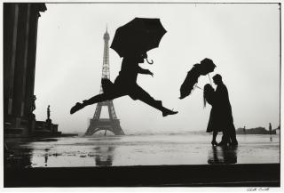 Elliott Erwitt - \'Paris\' (Umbrella Jump)