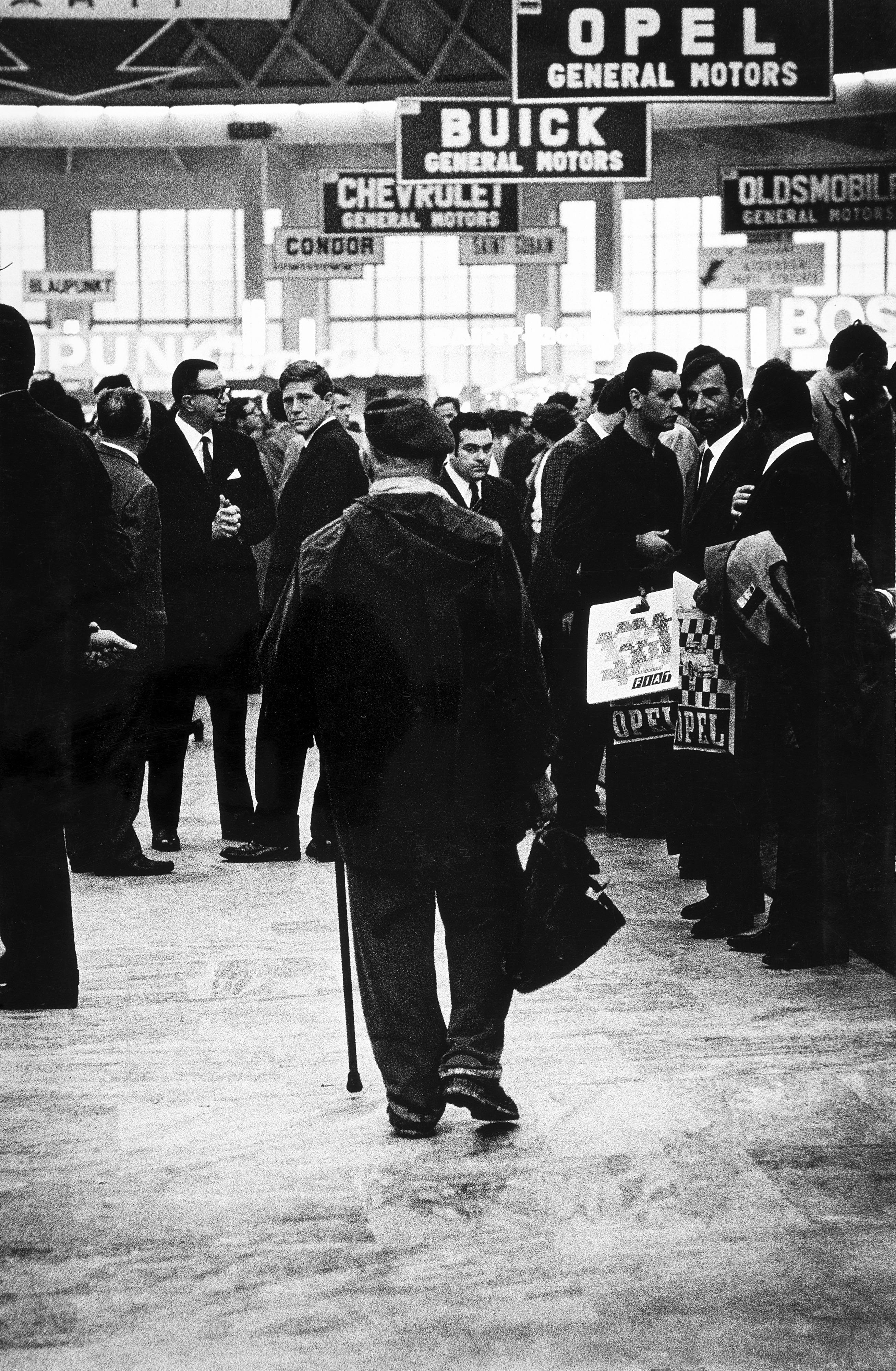 Enzo Muratori - Al Salone di Torino 1960 ca.