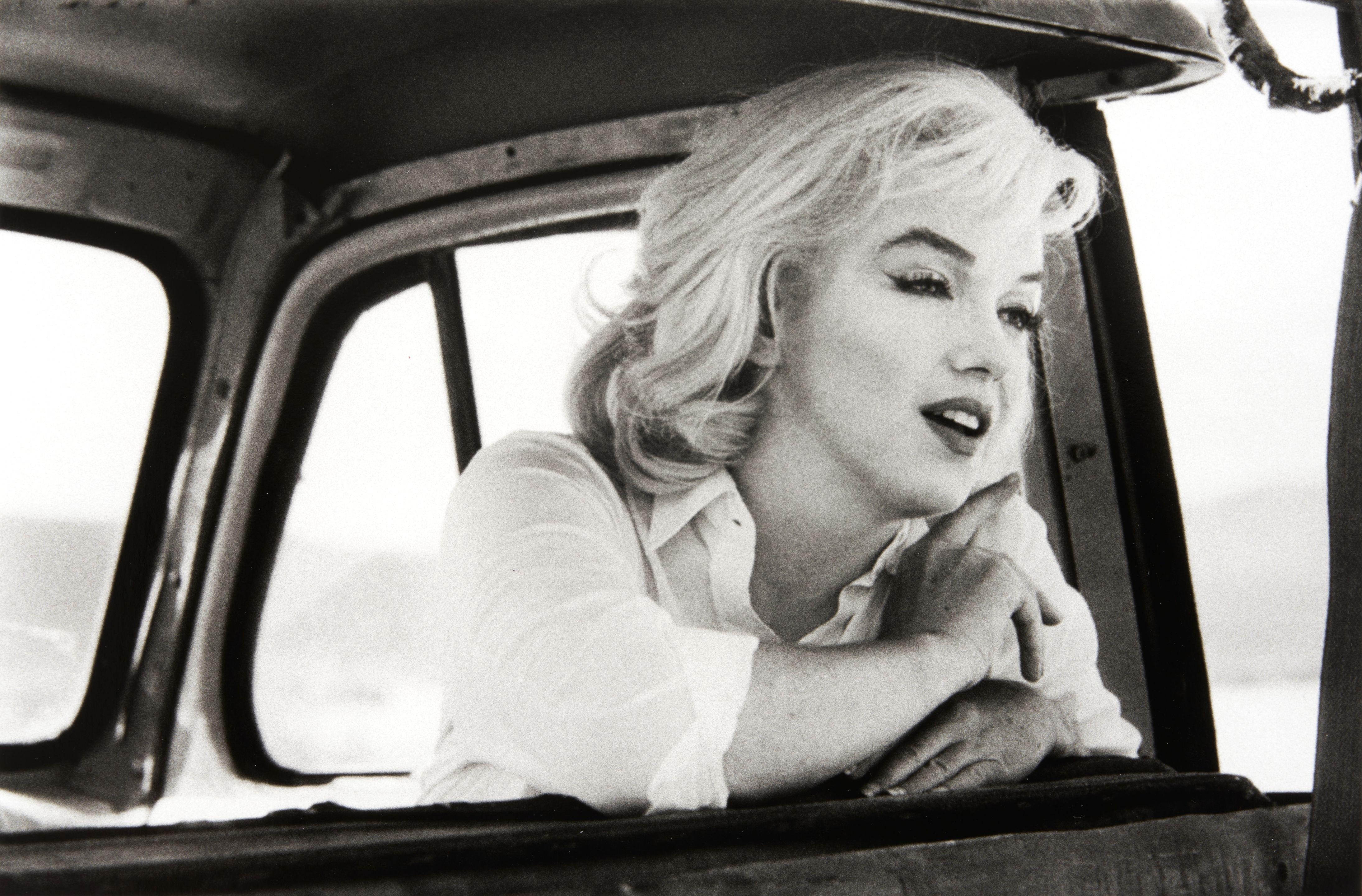 Ernst Haas - Marilyn Monroe in the Car Looking Forward, The Misfits, Nevada
