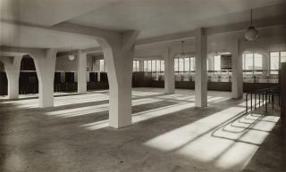 Ernst Scheel - Trabrennbahn Farmsen, Wetthalle, Innenansicht