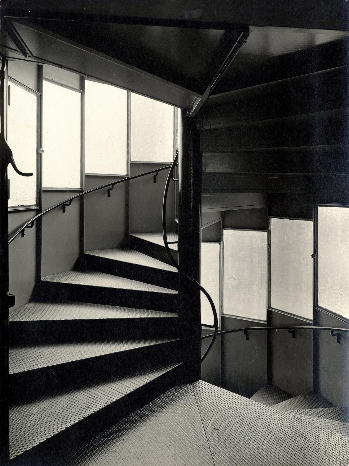 Ernst Scheel - »Treppenhaus im runden Turm« (Röntgenröhrenfabrik C.H.F. Müller / Architekt Prof. Karl Schneider, Hamburg)