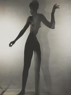 Erwin Blumenfeld - Bani Yelverton (Standing Nude Behind A Screen)