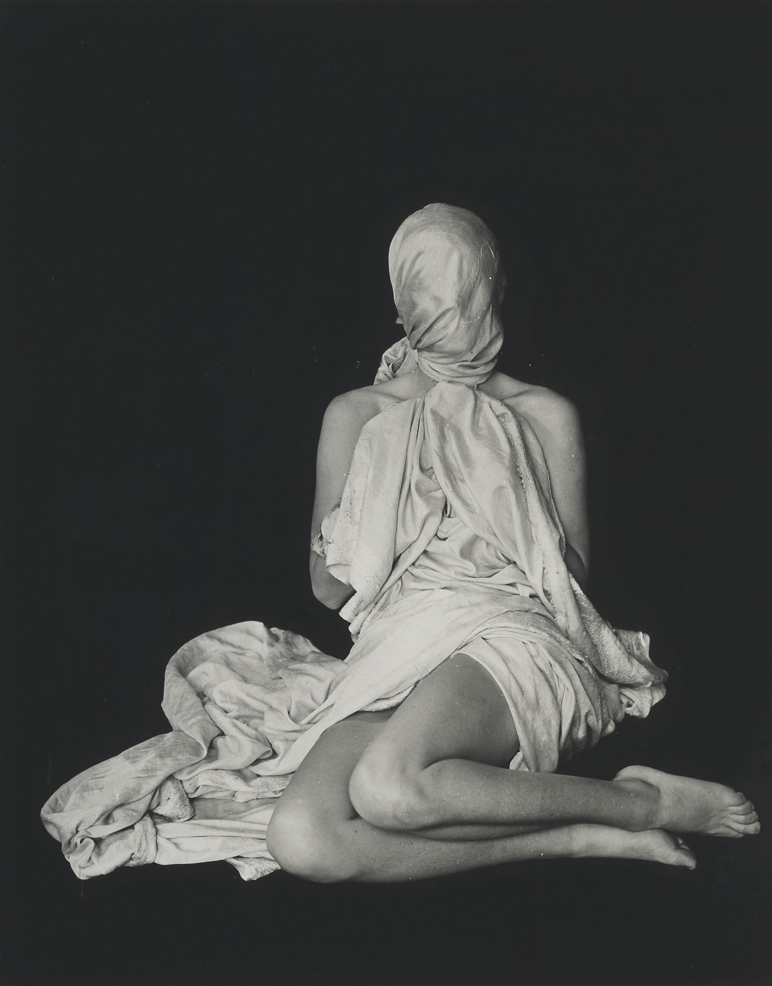 Erwin Blumenfeld - Femme Drapée, 1938