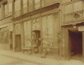 Eugène Atget - Boutique Louis XVI, 3 quai de Bourbon, 1900