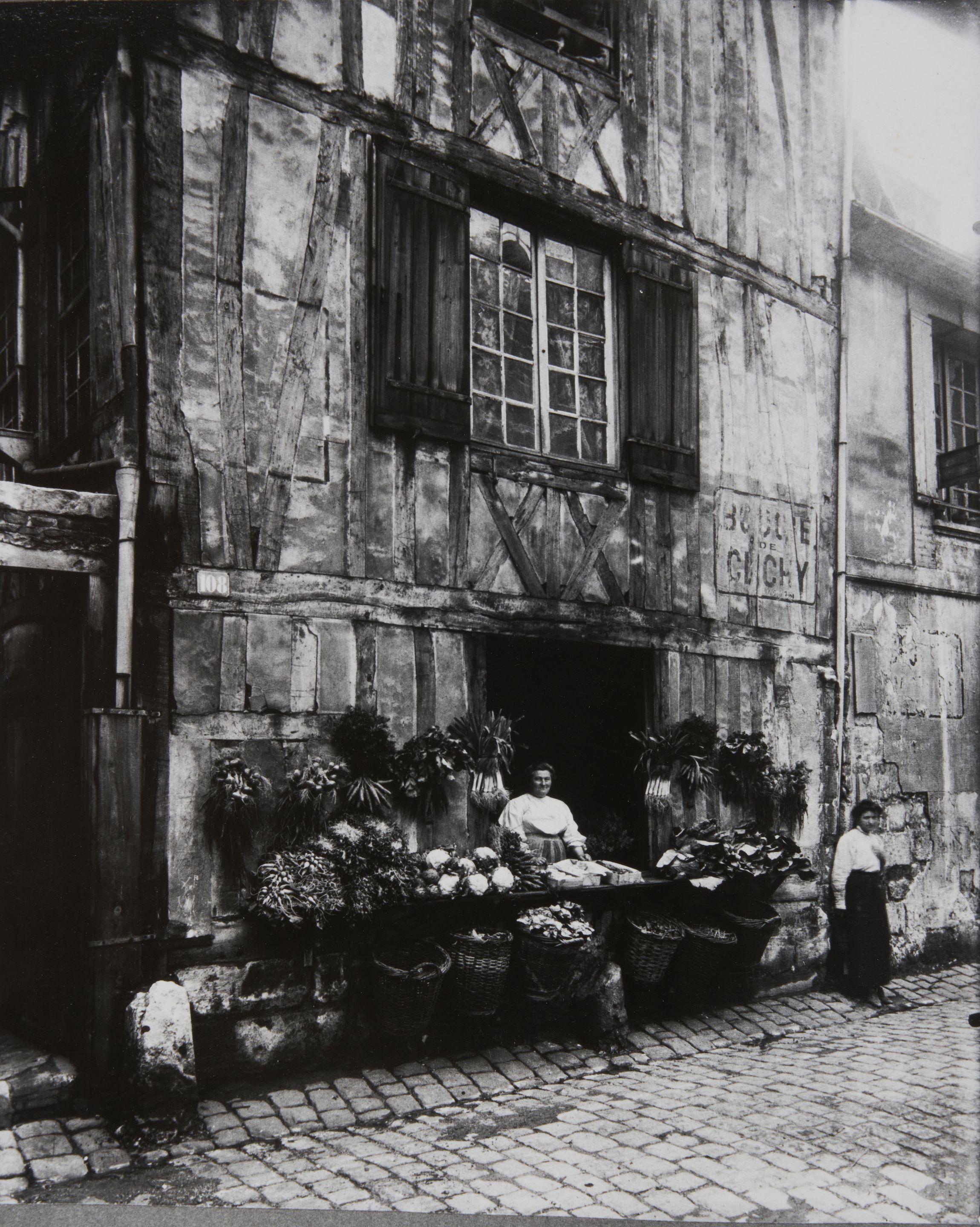 Eugène Atget - Flower Vendor, Rouen Maison, 108 rue Molière