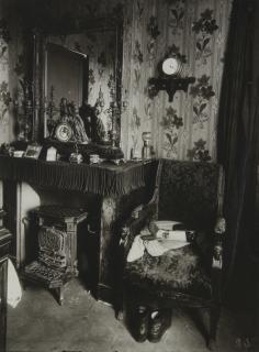 Eugène Atget - Interior of a Working Class Home, rue de Romainville