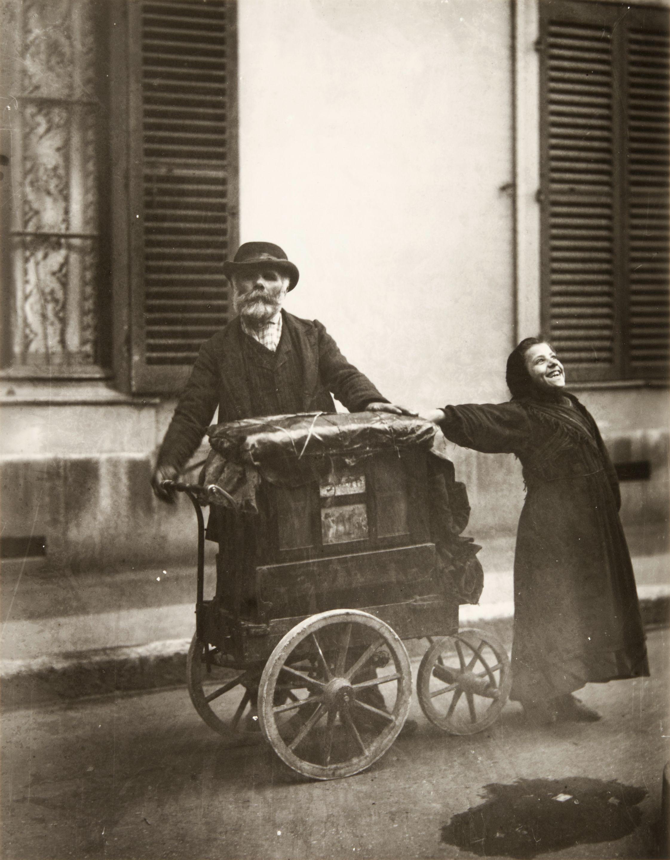 Eugène Atget - Joueur d\'Orgue