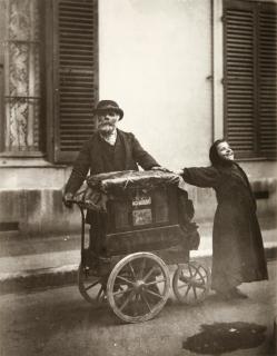 Eugène Atget - Joueur d\'Orgue