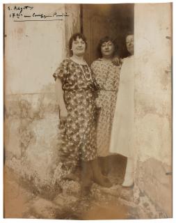 Eugène Atget - Prostitutes, rue Asselin, 1924-1925