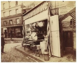 Eugène Atget - Street vendor selling cheese and cream in Les Halles, corner of rue de l\'Arbre-Sec and rue Vauvilliers, 1st arrondissement, 1898