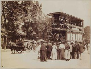 Eugène Atget - Tramway à vapeur, près du Luxembourg, 1900