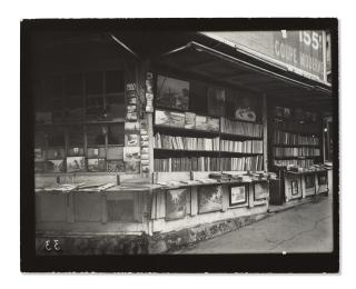 Eugène Atget - Untitled [bookstalls], c. 1910