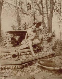Eugène Atget - Versailles, Bosquet de l\'Arc de Triomphe, 1904