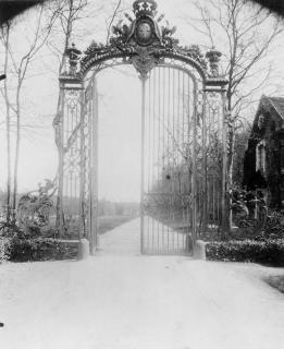 Eugène Atget - Veux de Çernay, Grille du Château d\'Arnouville