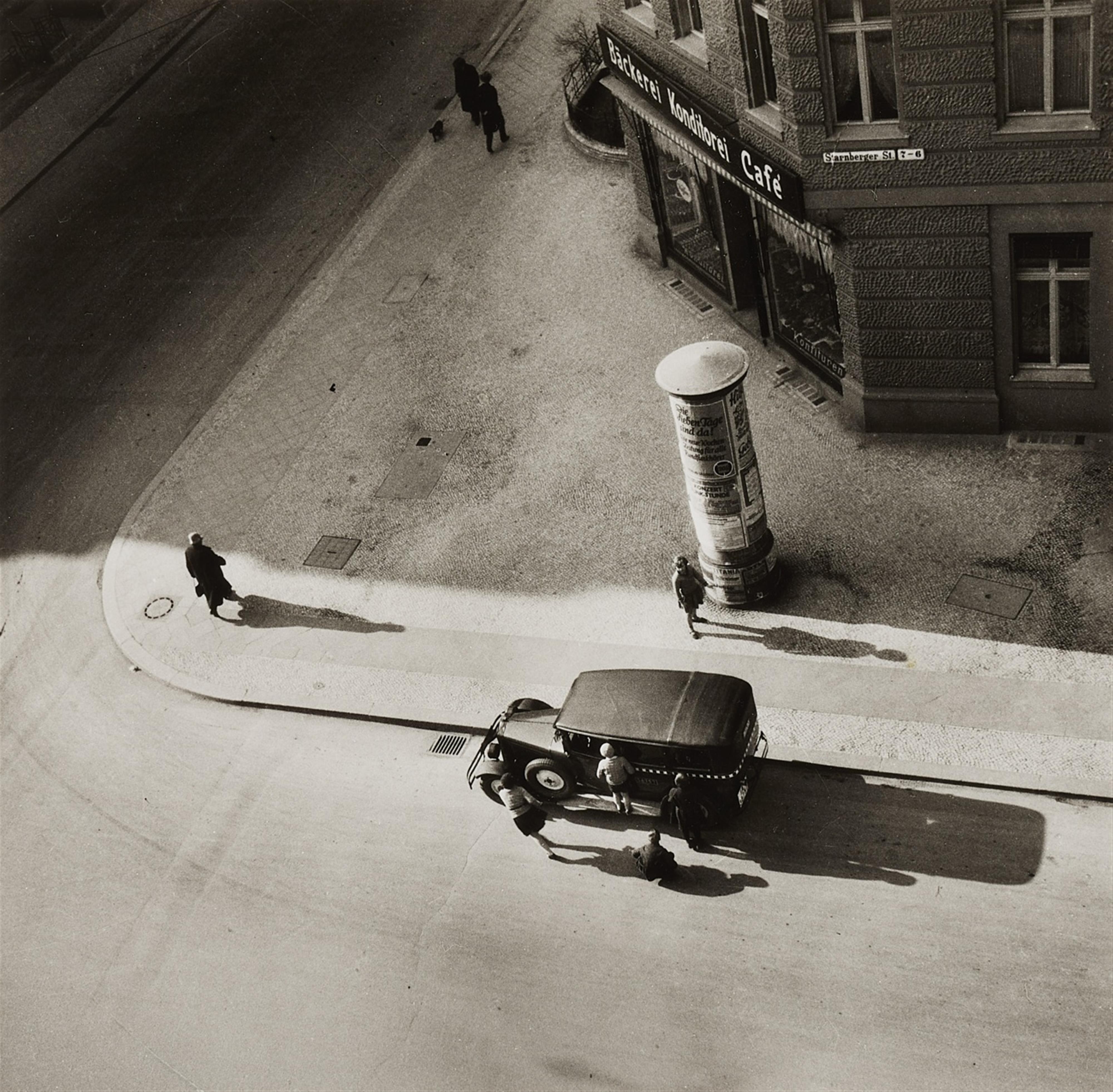 Éva Besnyö - Starnberger Straße, Berlin