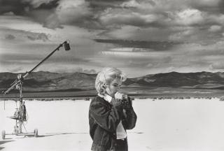 Eve Arnold - Marilyn Monroe on the set of \'The Misfits\', Nevada