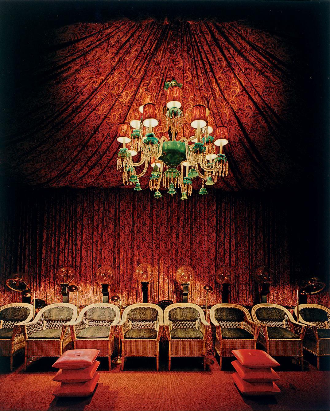 Evelyn Hofer - Beauty Palace, NY, 1967