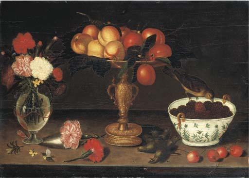 Francesco Codino - Peaches and plums in a tazza and a finch eating blackberries from a porcelain bowl with gilt handles and a façon-de-Venise vase with carnations and wallflowers, on a ledge with cherries, seedheads, pine needles and a butterfly