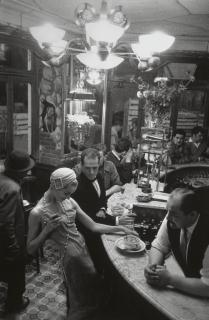 Frank Horvat - Au Chien Qui Fume, Jardin Des Modes, Paris, 1957