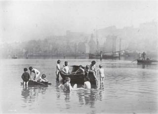 Frank Meadow Sutcliffe - Photographs of Whitby in Yorkshire