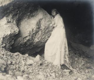 Frantisek Dritkol - Ritratto nella grotta 1920 ca.