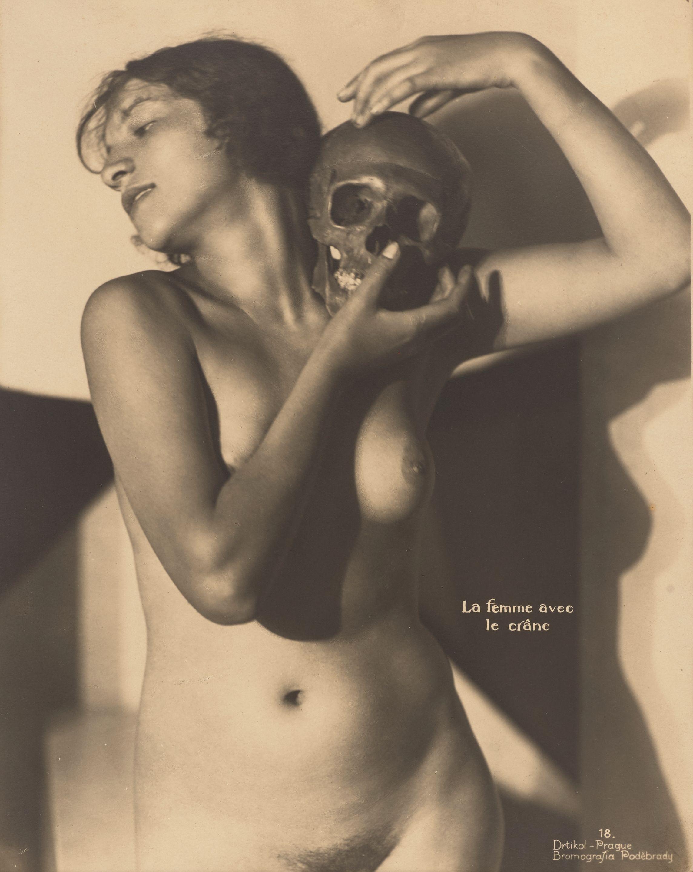 František Drtikol - La Femme avec la Cråne (Women with Skull)