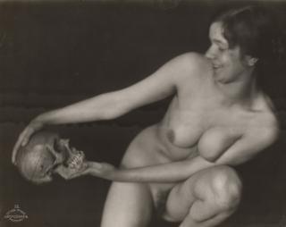 František Drtikol - Smích (žena s lebkou) [Laughter (Woman with a Skull)], 1913