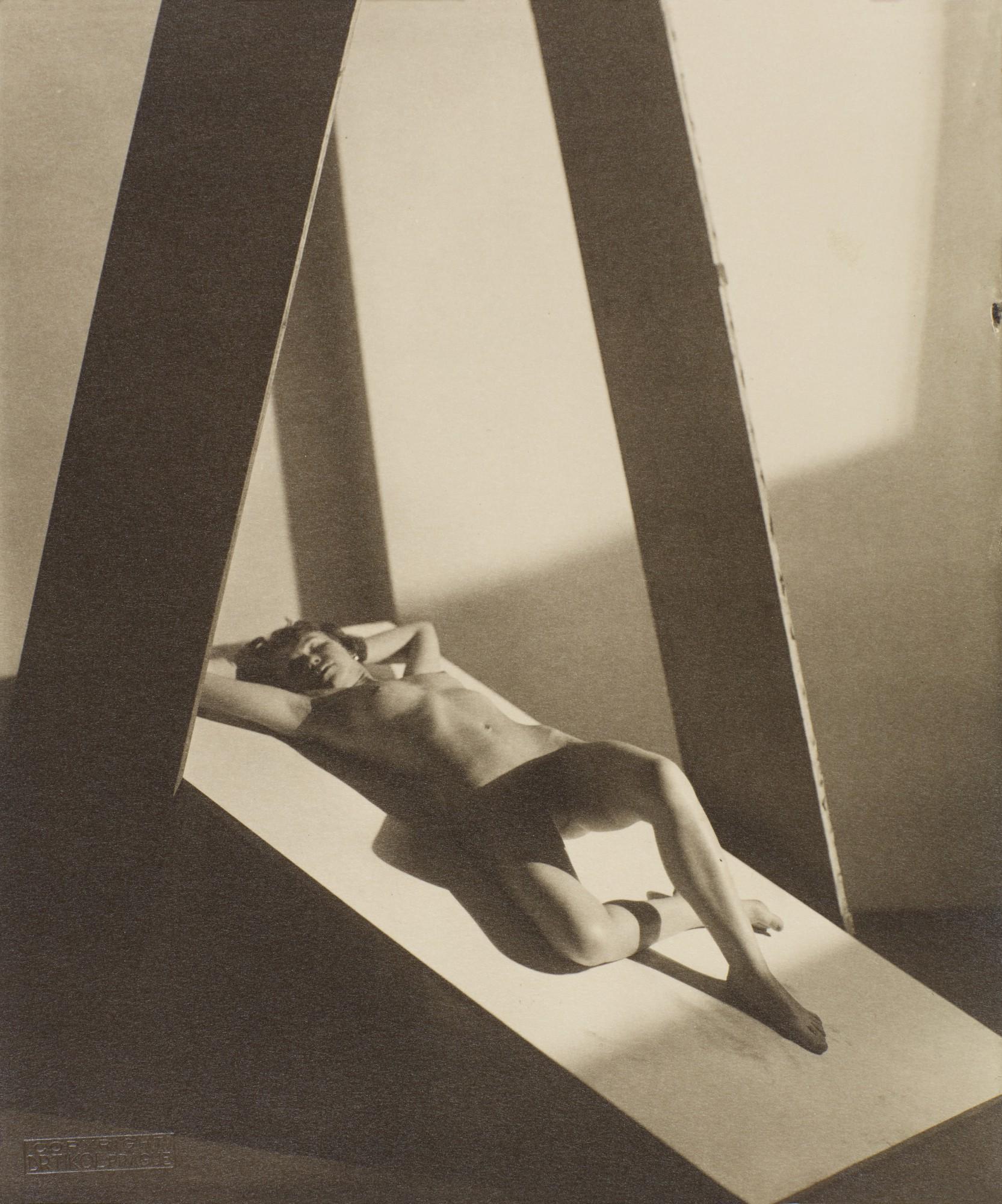 František Drtikol - \'Untitled (Nude Reclining)\', 1922-28