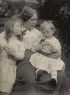 Frederick Evans - Mrs. Evans, Barbara and Evan, c. 1900