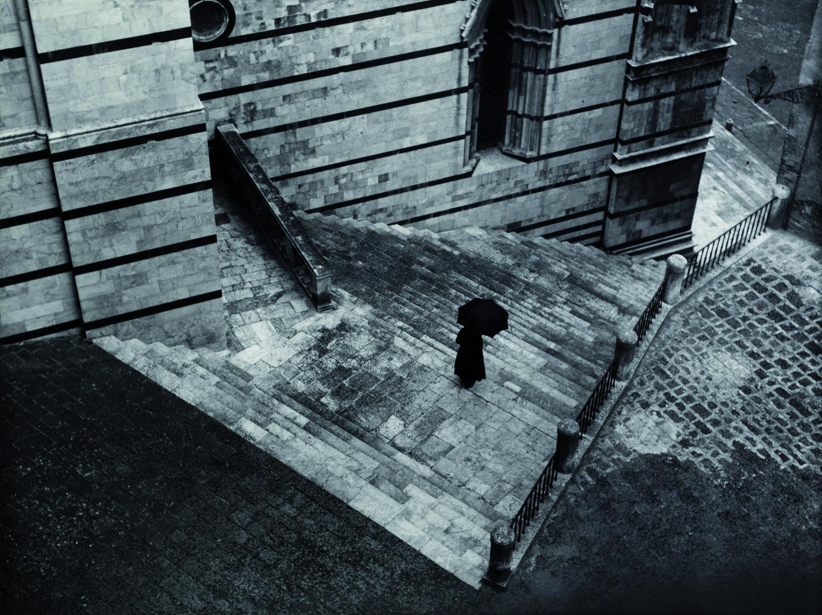 Fritz Henle - Siena in the rain