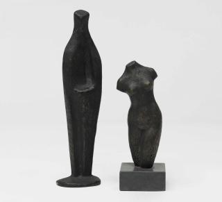 Fritz Viegener - Konvolut aus zwei Bronzen. a) Weiblicher Torso, b) Abstrahierte Stehende.