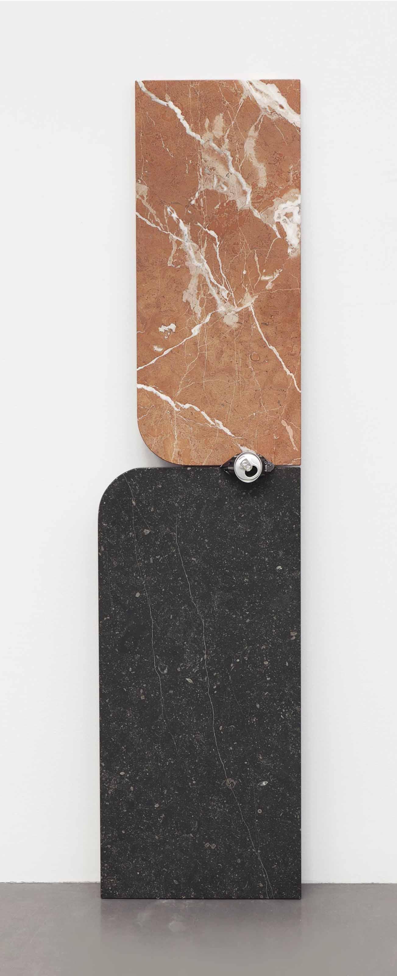 Gabriel Kuri - Rojo y negro con lata