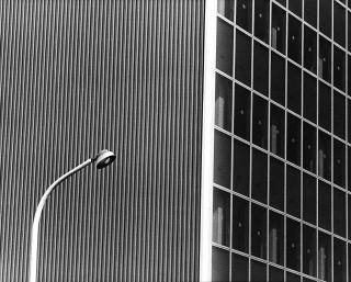 Gabriele Basilico - Milano - grattacielo in via Galvani 1980 ca.