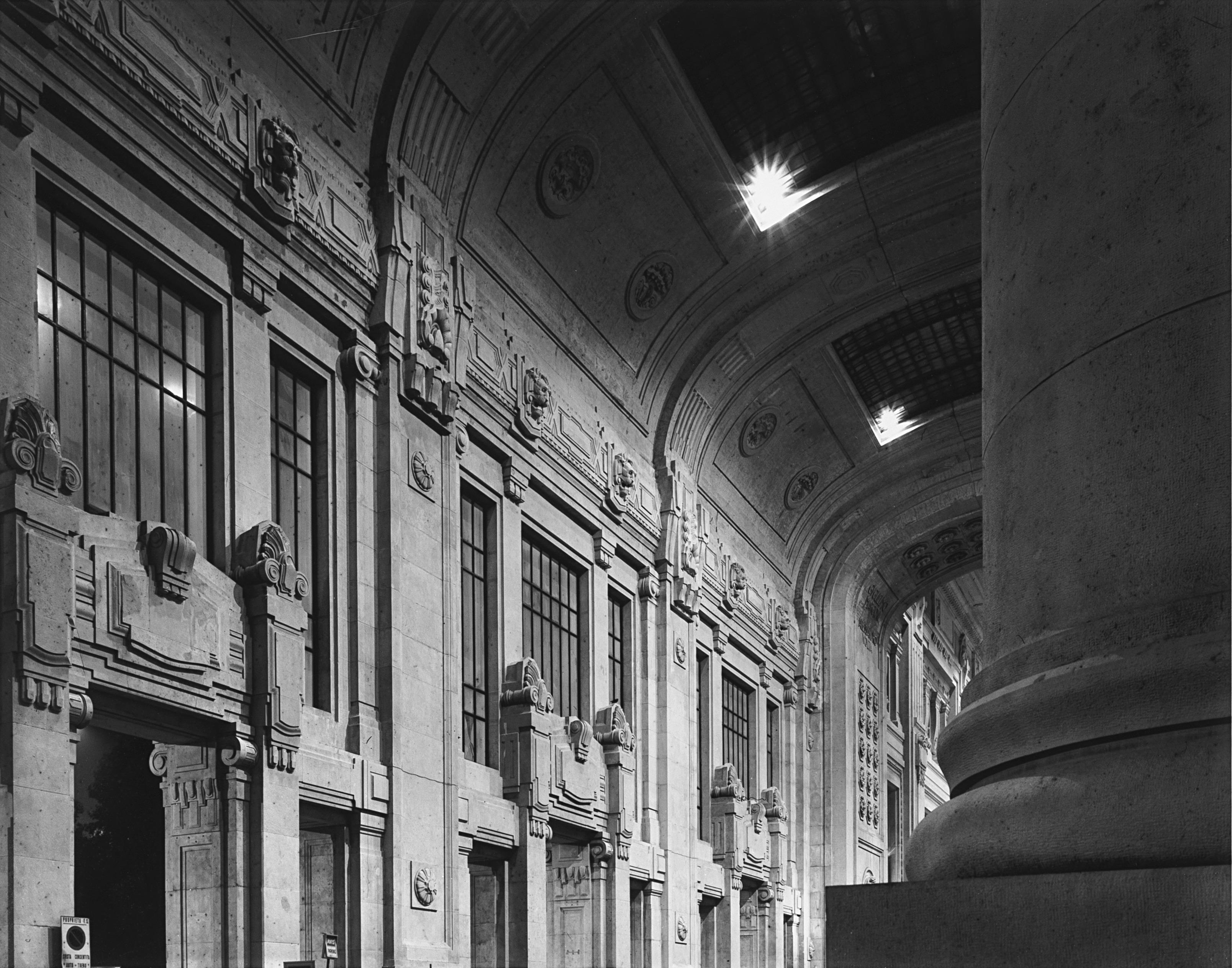Gabriele Basilico - Milano, Stazione Centrale 1989