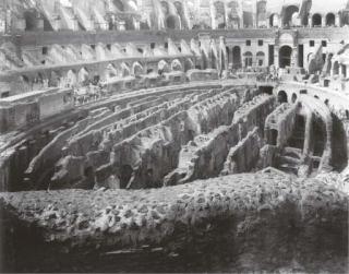Gabriele Basilico - Roma 2000, Colosseo