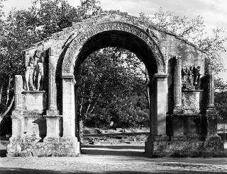 Gabriele Basilico - Saint Remy De Provence 2001