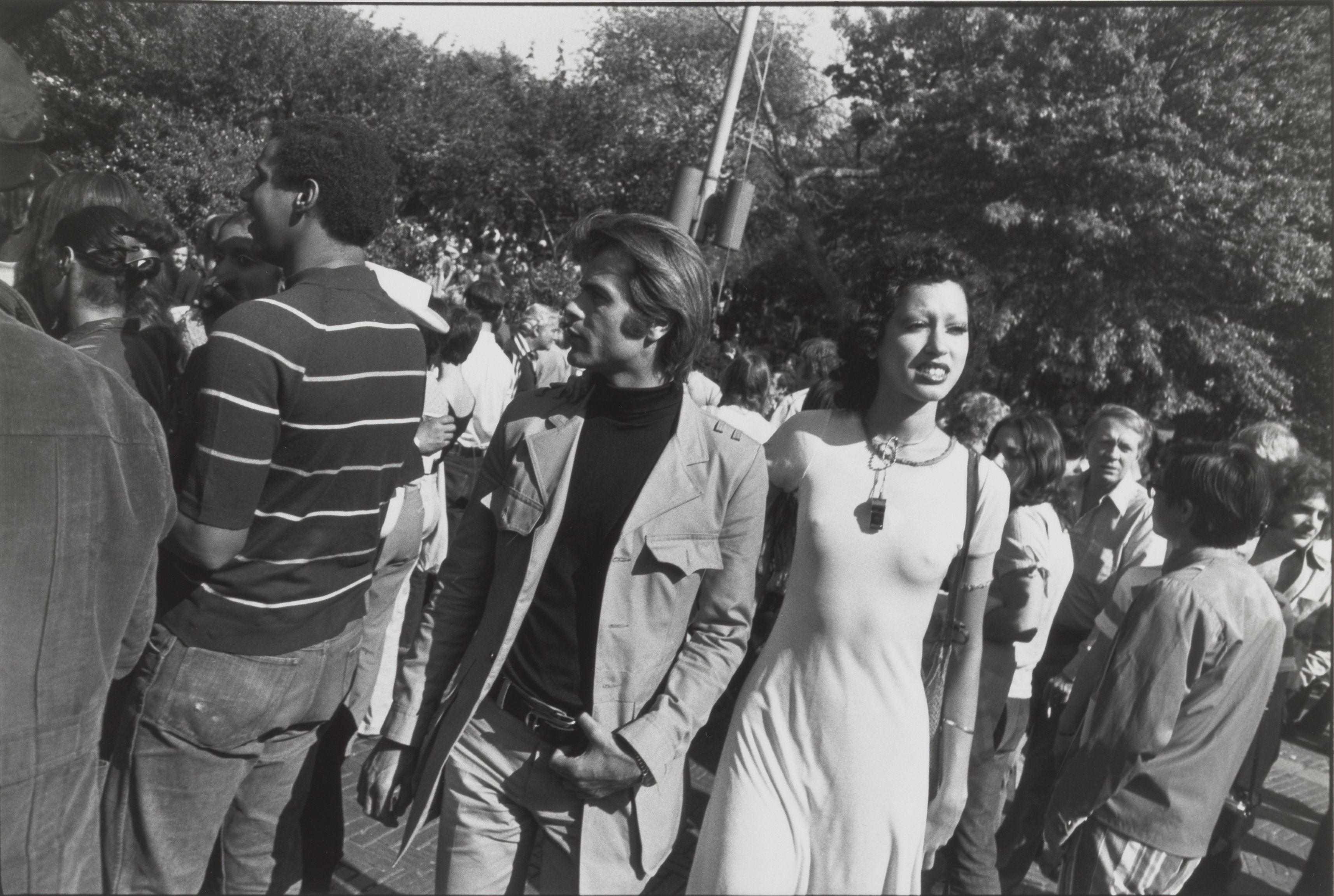 Garry Winogrand - Untitled (from \'Women are Beautiful\')