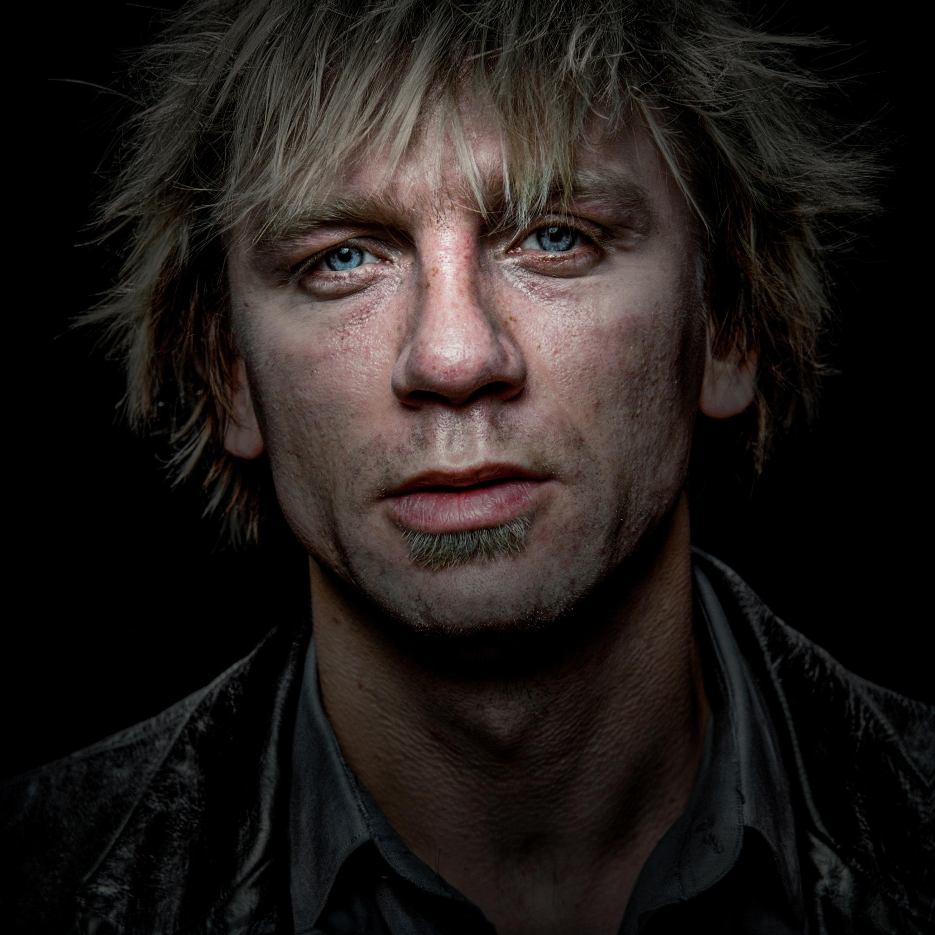 Gavin Evans - The Daniel Craig Godpixel