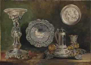 George Lance - Une coupe à friandises en argent, un plat en argent, un pichet, un gobelet, une timbale sur un présentoir en argent et vermeil, un médaillon en terre-cuite suspendu au mur